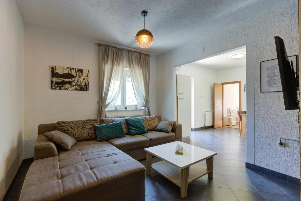 סנג' Apartments Kristijan מראה חיצוני תמונה