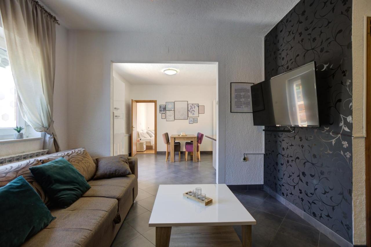 סנג' Apartments Kristijan מראה חיצוני תמונה