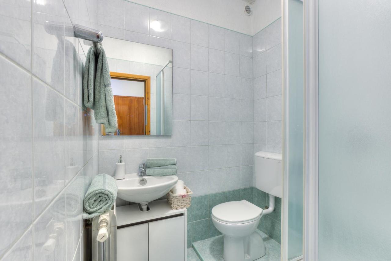 סנג' Apartments Kristijan מראה חיצוני תמונה