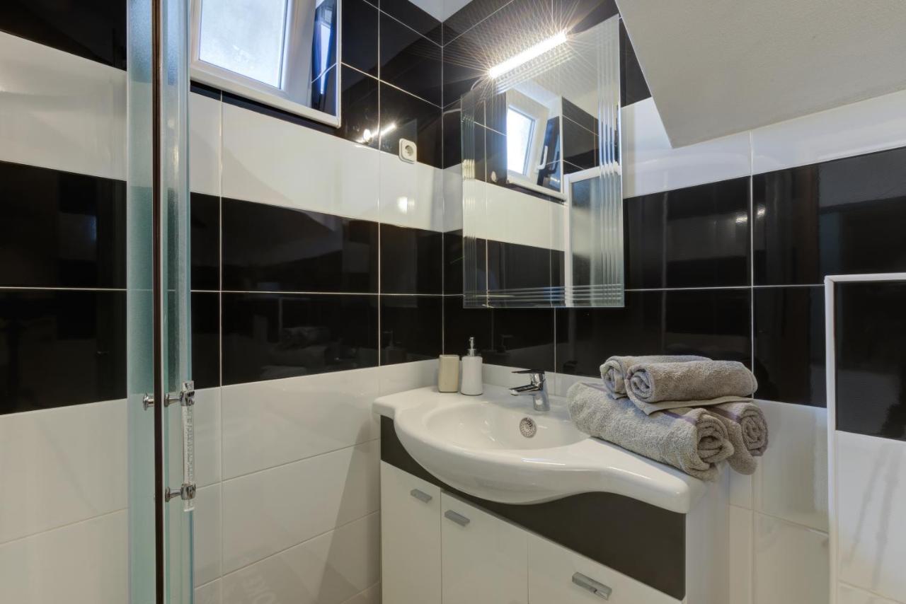 סנג' Apartments Kristijan מראה חיצוני תמונה